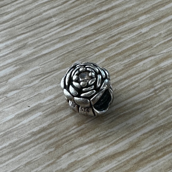 Pandora flower charm - Picture 3 of 5